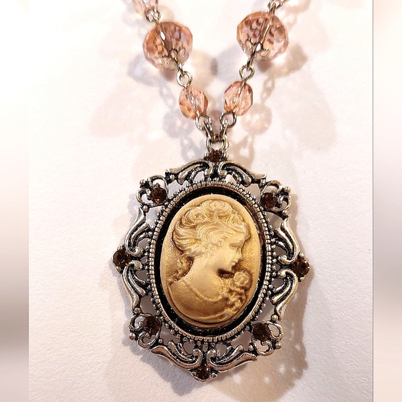 Ruffles & Stripes Women's Victorian Style Cameo Necklace & Drop Earrings Set NWT - Picture 4 of 8